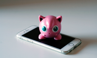 U.S. investors urge Apple to address phone addiction among youth